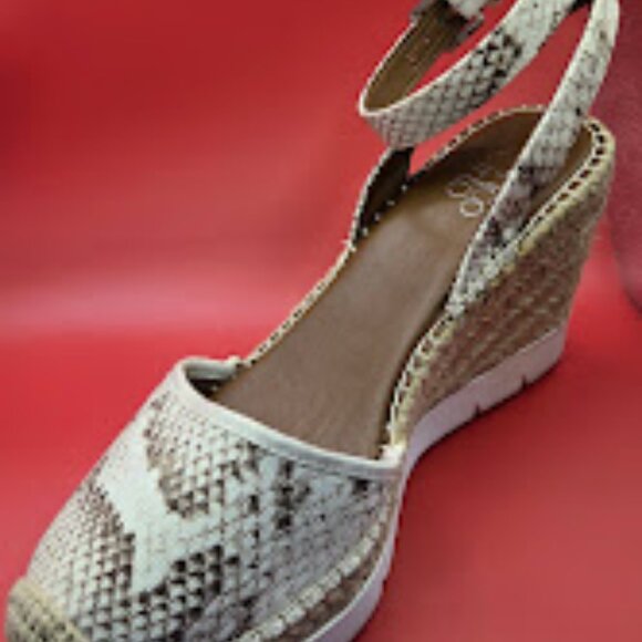 TWO PAIR Snakeskin - Vionic And Franco Sarto bundle - Picture 4 of 9